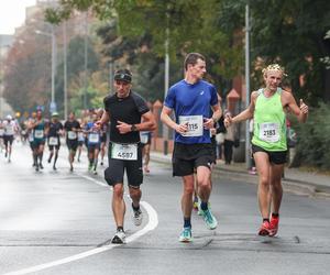 22. Poznań Maraton za nami. Tysiące biegaczy na ulicach Poznania 