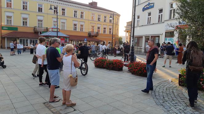 Tak protestowali mieszkańcy Tarnowa! Wsparcie dla telewizji TVN