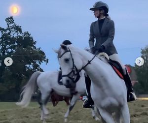 Agnieszka Woźniak-Starak wyglądała jak z brytyjskiej arystokracji. Co za luksus!