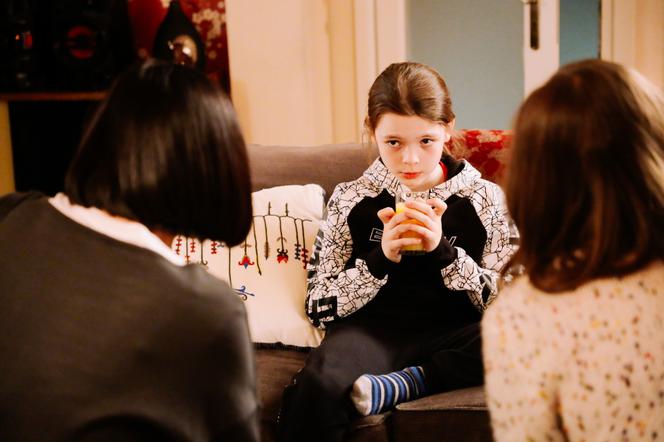  Na Wspólnej, odcinek 3282: Junior wyjawi Bergom jakim sadystą jest Zawada! Straci przytomność na oczach Elizy i Jarka - ZDJĘCIA