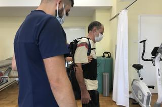Jak działa egzoszkielet? Lubelski szpital pochwalił się nowoczesnym sprzętem 
