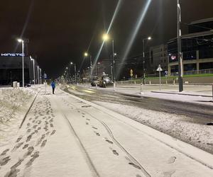 Zima zaatkowała w Olsztynie. Na ulicach zrobiło się biało [ZDJĘCIA]