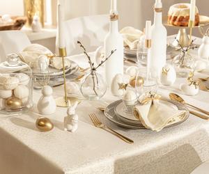 Wielkanocny stół pięknie nakryty - w bieli i złocie
