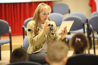 Żołnierze i gwiazdy odwiedzili małych pacjentów