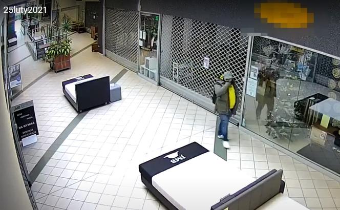 Policjanci z Torunia szukają złodzieja! Rozpoznajesz go? Powiadom służby!