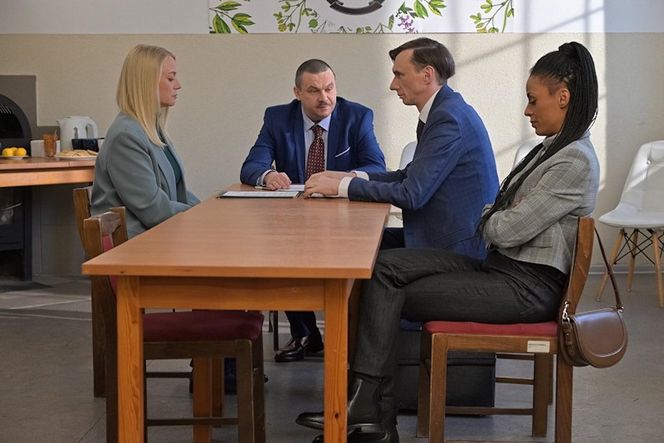 Pierwsza miłość, odcinek 4010. król dżemu Fryderyk Graff (Andrzej Kłak), Emilka (Anna Ilczuk), Melisa (Aleksandra Szwed)