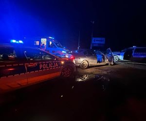 Zniszczone radiowozy po pościgu Wierzbna