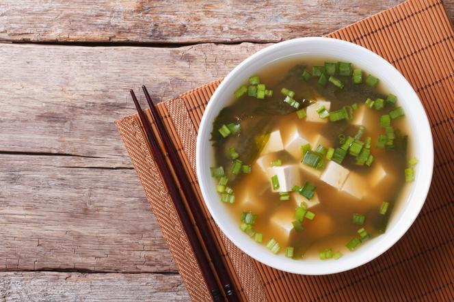 Japońska zupa MISO: jak zrobić domową zupę wegetariańską