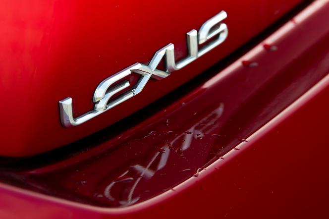 Lexus RC 300h F Sport
