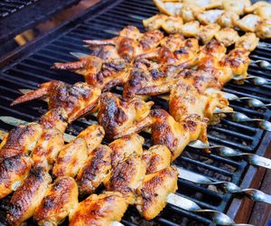 Skrzydełka z kurczaka smakują obłędnie. Ale nie bez powodu dietetycy kręcą na nie nosem