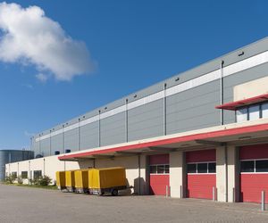 Skuteczna izolacyjność akustyczna ścian i stropów w halach
