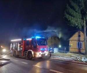 Pożar w Lubieni. Ogień opanował dom, mieszkańcy ewakuowani!