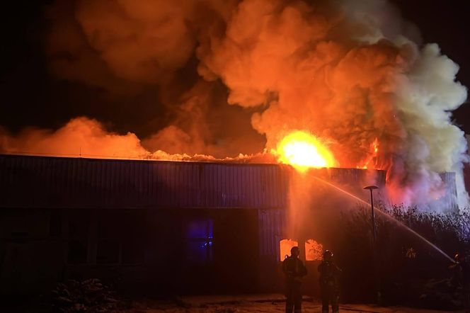 Pożar pustostanu w Dąbrowie Górniczej