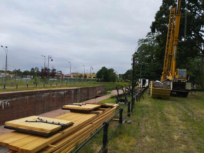 Trwa remont zabytkowych śluz na Starym Kanale Bydgoskim. Chcieli go mieszkańcy 