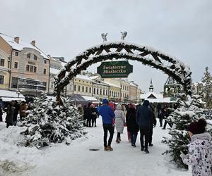 Jarmark Bożonarodzeniowy w Rzeszowie. Parada św. Mikołaj 2023 