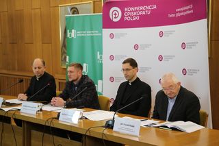 ISKK: Spada liczba księży, zakonnic i uczestnictwo w lekcjach religii