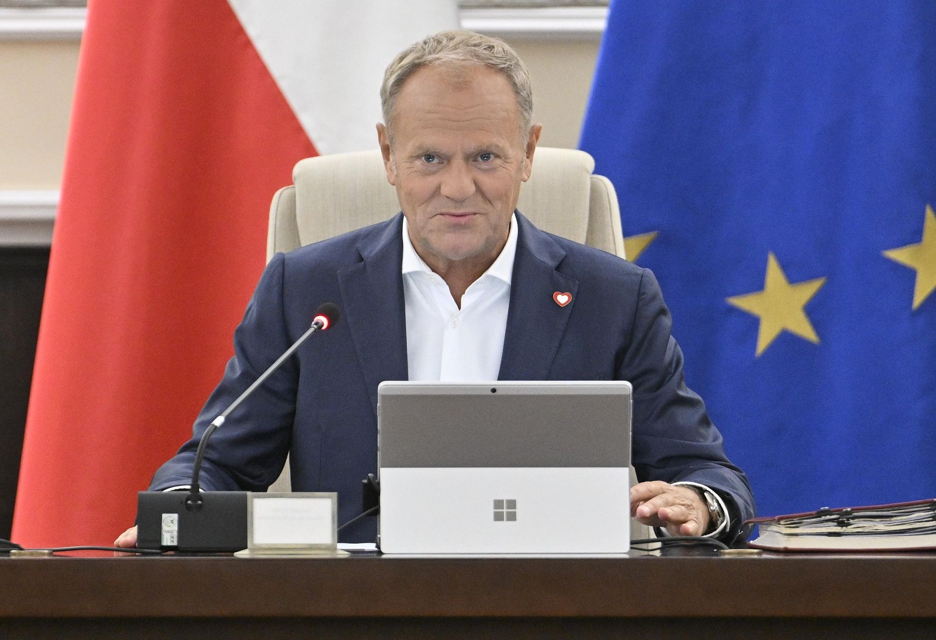 W środowy poranek Donald Tusk zamieścił w sieci spot. "Wracajcie"
