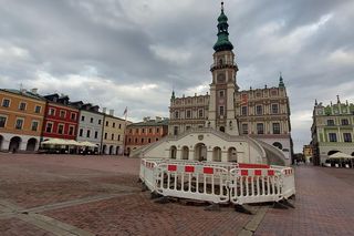 Dziura w płycie Rynku Wielkiego