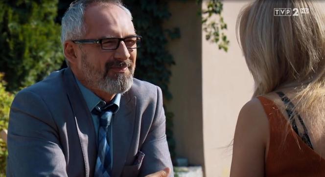 M jak miłość, odc. 1481. Adam Werner (Jacek Kopczyński), Julka (Joanna Kuberska)