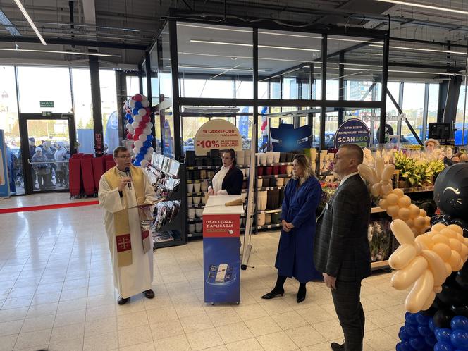 Tłumy gorzowian pojawiły się na otwarciu hipermarketu Carrefour w pasażu handlowym S1