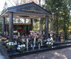 Tego grobu nikt się nie spodziewał! Zadaszenie, stół i krzesła na cmentarzu w Poznaniu