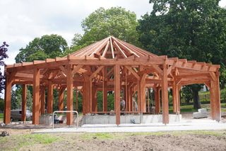 Tężnia solankowa w Parku im. Jadwigi Dziekońskiej