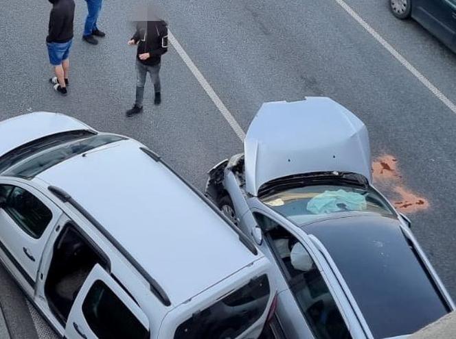 Karambol na S8 między Wisłostradą i Marymoncką. Zderzyło się 11 pojazdów. Droga zablokowana