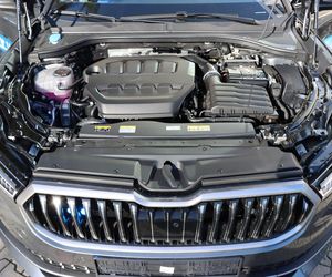 Nowe nieoznakowane radiowozy policji