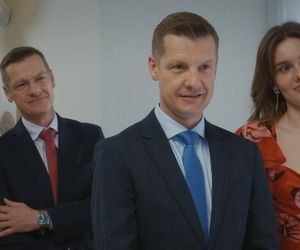 M jak miłość odc. 1890. Franka (Dominika Kachlik), Paweł (Rafał Mroczek), Kinga (Katarzyna Cichopek), Piotrek (Marcin Mroczek)