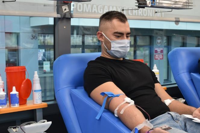 Mundurowi z Kalisza oddali cząstkę siebie! Udało się zebrać blisko 10 litrów krwi! [ZDJĘCIA]