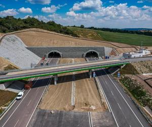 Odcinek Bolków – Kamienna Góra liczy w sumie nieco ponad 16 kilometrów długości. W dłuższym tunelu będzie odcinkowy pomiar prędkości