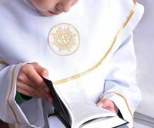 Podatek od prezentu na Komunię Święta w 2025 roku. Liczą aż 5 lat wstecz!
