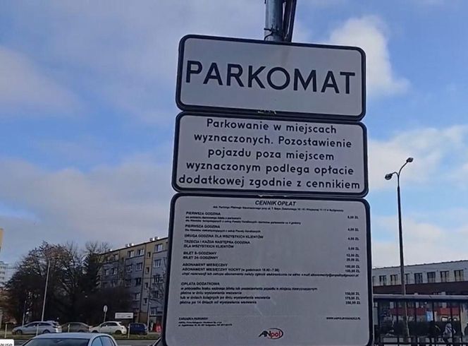 Na Wyżynach ludzie są wściekli. Spółdzielnia postawiła im pod blokiem parkomaty. "To cios!"