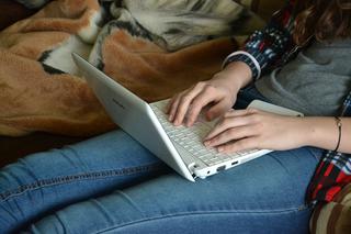 Nauczanie zdalne w Elblągu: Potrzebujący uczniowie dostaną laptopy