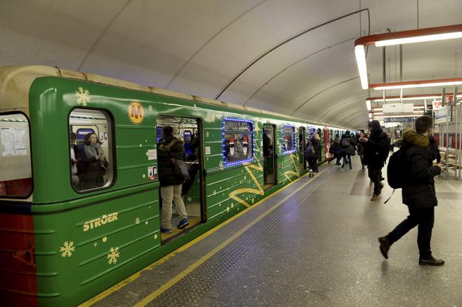 ŚWIĄTECZNY POCIĄG WARSZAWSKIEGO METRA