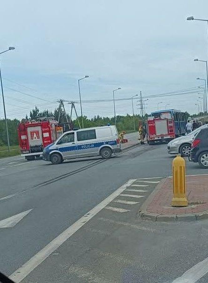 Zderzenie autokaru z osobówką na DK50 pod Mińskiem Mazowieckim