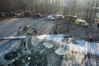 Poszedł morsować w jeziorze, nagle załamał się pod nim lód. Mężczyznę uratowali strażacy 