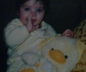  Ta dziewczyna myśli, że jest kotem. Ma 72 kolczyki, zmodyfikowaną twarz i rozszczepiony język. Szokujące zdjęcia! 