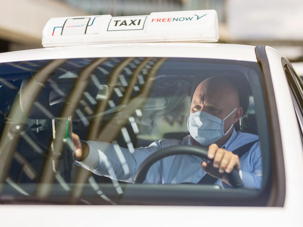 Szczepienie w zakładach pracy. Taksówkarze z własnymi punktami szczepień zorganizowanymi przez Free Now