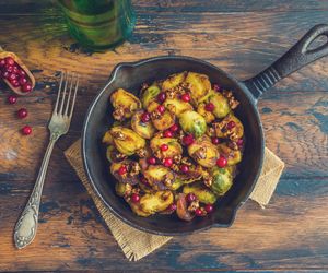 Brukselka z orzechami i żurawiną: sprawdzony przepis