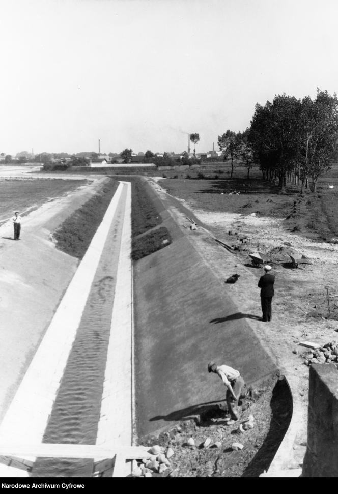  Ogólny widok uregulowanego koryta rzeki Łódki, 1938