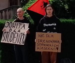 Protest studentów przed rektoratem UAM