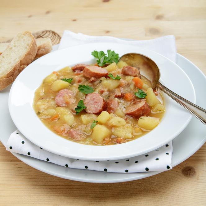 Zupa zagraj z kluseczkami - przepis na zupę dziadowską, czyli kartoflankę z zacierkami