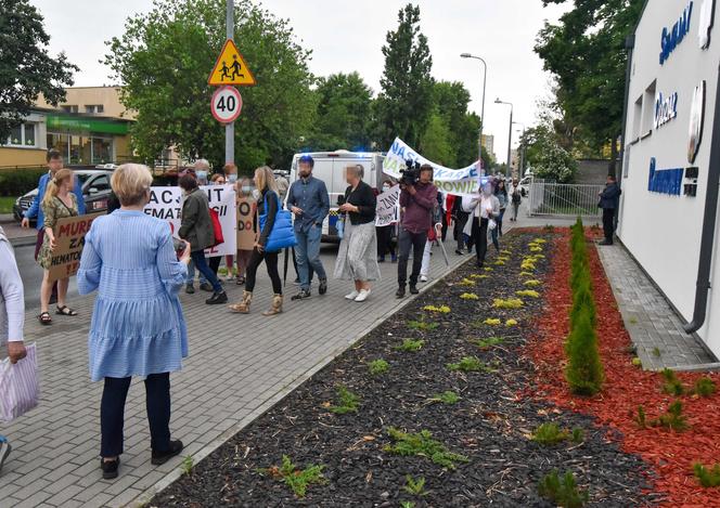 Pacjenci toruńskiej hematologii wykorzystali wizytę ministra Waldemara Kraski żeby zaprotestować przeciwko polityce kadrowej szpitala.