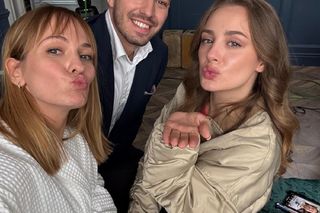 Barwy szczęścia na planie. Justin (Jasper Sołtysiewicz), Ola (Michalina Robakiewicz), Oliwka (Wiktora Gąsiewska)