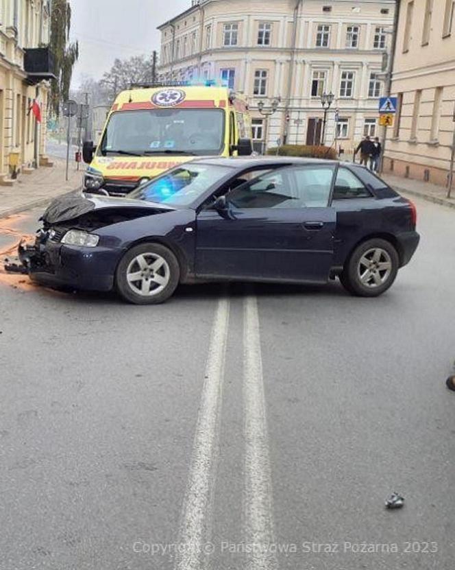 Śmiertelny wypadek w Piotrkowie Trybunalskim. Nie żyje kierowca peugeota [ZDJĘCIA].