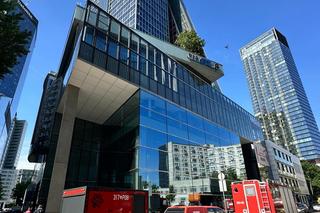 Pożar wieżowca w centrum Warszawy. 1000 osób ewakuowanych! „Sytuacja nieopanowana”