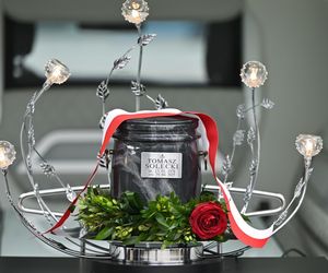 Pogrzeb Tomasza Soleckiego. Tłumy pożegnały zamordowanego lekarza z Krakowa