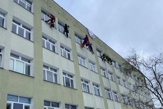 Finał WOŚP 2021 Gdańsku. Alpiniści umyli okna w szpitalach 31.01.2021