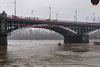  Akcja służb pod mostem Poniatowskiego. Aktywiści wisieli na linach 